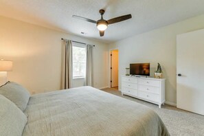 Family House, 3 Bedrooms, Kitchen, Courtyard View | 3 bedrooms, iron/ironing board, free cribs/infant beds, free WiFi - Pet-Friendly Lake Norman Retreat (Mooresville)