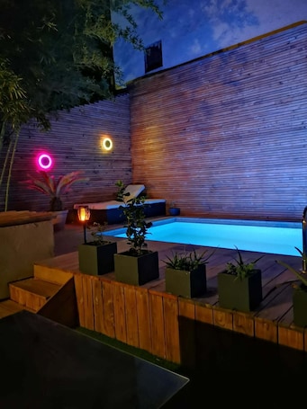 Outdoor pool. Private room at the foot of the Cevennes
