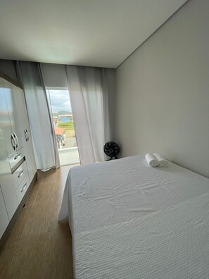 4 bedrooms, iron/ironing board, WiFi, bed sheets - Triplex with Swimming Pool and Private Party Room with Pool/Ping Pong (Balneário Piçarras)