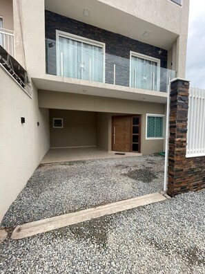 Exterior - Triplex with Swimming Pool and Private Party Room with Pool/Ping Pong (Balneário Piçarras)