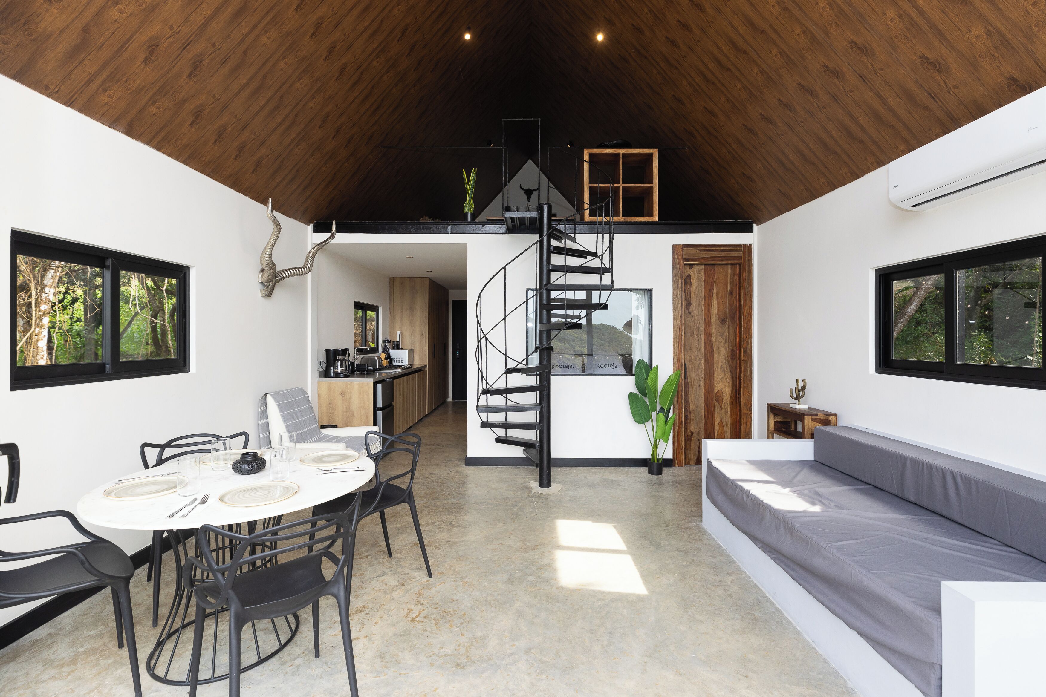 Deluxe Cabin | Living area