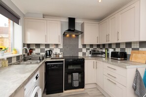 House | Private kitchen - Darlington 3 bed House Near Train Station (Darlington)