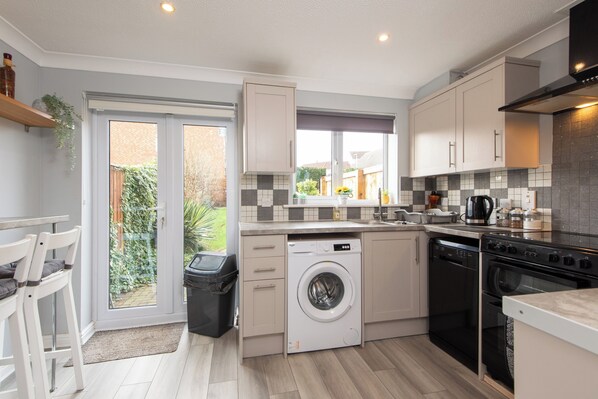 House | Private kitchen - Darlington 3 bed House Near Train Station (Darlington)