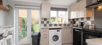 靠近火車站的Darlington三睡房房子