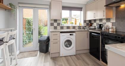 Darlington 3 bed House Near Train Station