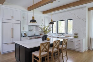 Fridge, microwave, oven, stovetop - Brand New Luxury oasis -weekly rates! (Rehoboth Beach)