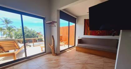 ¡Espectacular Suite Frente a Playa Zicatela 1BDR!