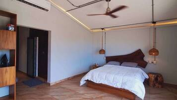 1 dormitori, planxa i posts de planxar, wifi i roba de llit