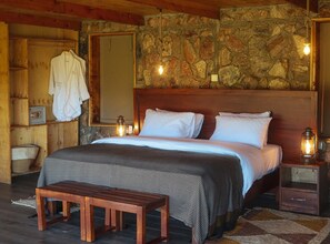 Deluxe eenpersoonskamer | Luxe beddengoed, bedden met traagschuimmatras, een kluis op de kamer