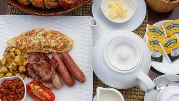 Free daily English breakfast