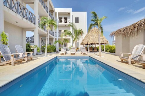 Sunset Breeze Penthouse with a View Towards the Sea
