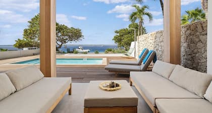 Hamlet Harmony right on the ocean with a delightful private pool