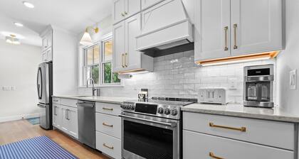 TLC Cottage in Leland - New- sleeps 12!