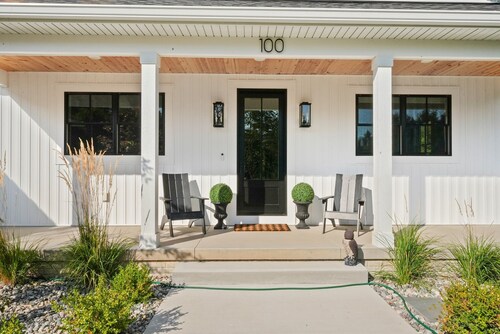 TLC Cottage in Leland - New- sleeps 12!