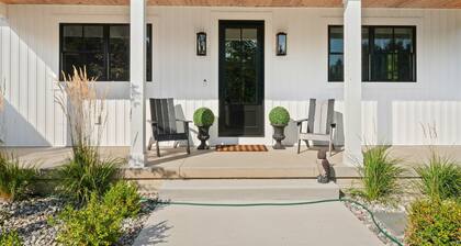 TLC Cottage in Leland - New- sleeps 12!