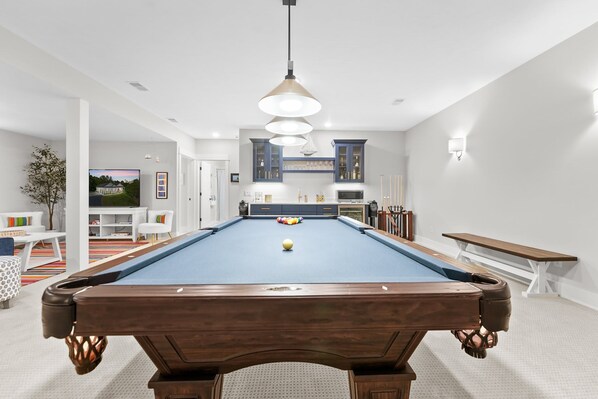 Game room - TLC Cottage in Leland - New- sleeps 12! (Leland)