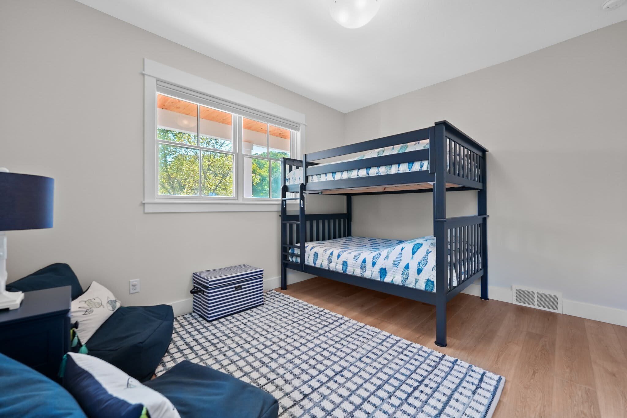5 habitaciones, tabla de planchar con plancha, cuna de viaje y wifi 
