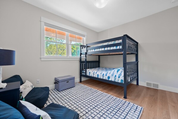 5 Schlafzimmer, Bügeleisen/Bügelbrett, Reisekinderbett, WLAN