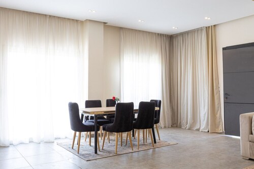4BR Villa with Private Pool | 15 mins from airport | 10 Mins from shopping pool | premium service