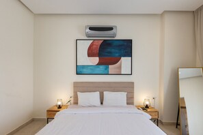 4 bedrooms, iron/ironing board, WiFi, bed sheets