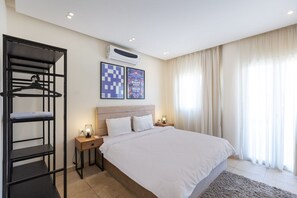 4 bedrooms, iron/ironing board, WiFi, bed sheets - 4BR Villa with Private Pool | 15 mins from airport | 10 Mins from shopping pool | premium service (Golden Gates , Mokkatm)