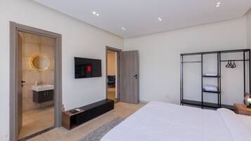 4 chambres, fer et planche à repasser, Wi-Fi, draps fournis