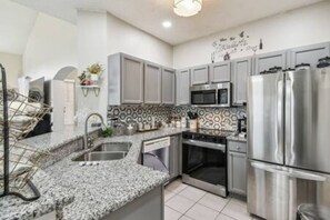 Fridge, microwave, stovetop, dishwasher