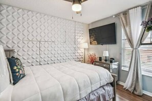4 bedrooms, iron/ironing board, WiFi, bed sheets