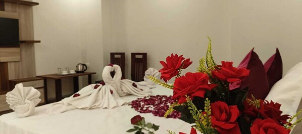 デラックス ダブルルーム シティビュー | デスク、ノートパソコン用作業スペース、WiFi (無料)