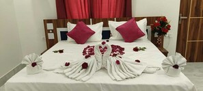 Deluxe Double Room, City View | Desk, laptop workspace, free WiFi - Maa Tara Homestay (Rishikesh)