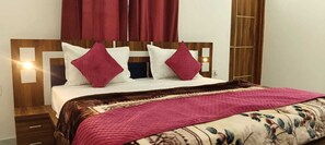 Comfort tweepersoonskamer | 1 slaapkamer, een bureau, een laptopwerkplek, gratis wifi