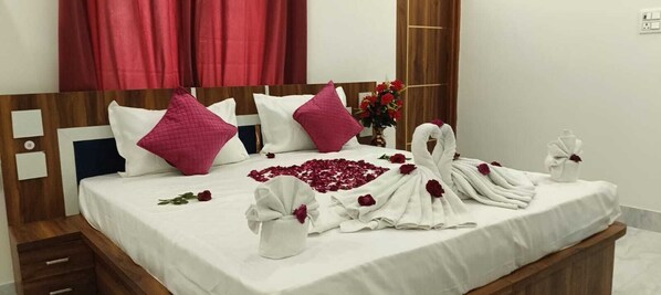 Deluxe Double Room, City View | Desk, laptop workspace, free WiFi