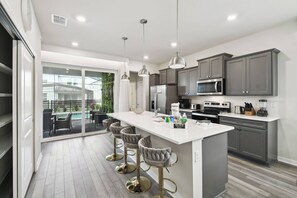 Fridge, microwave, stovetop, dishwasher