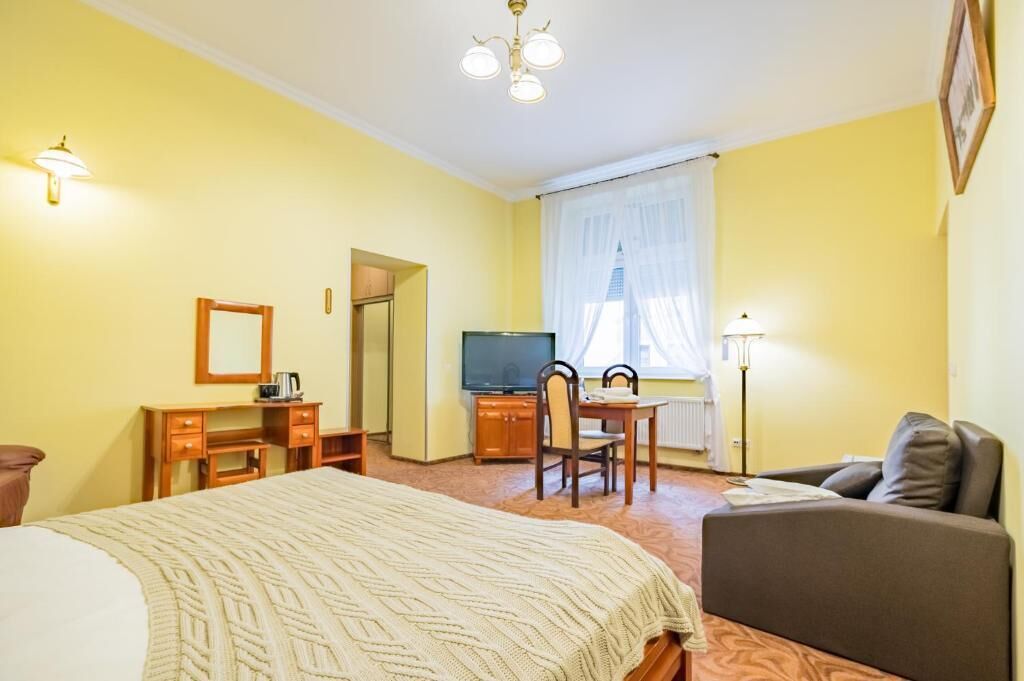 Comfort Double Room | Desk, iron/ironing board, free WiFi