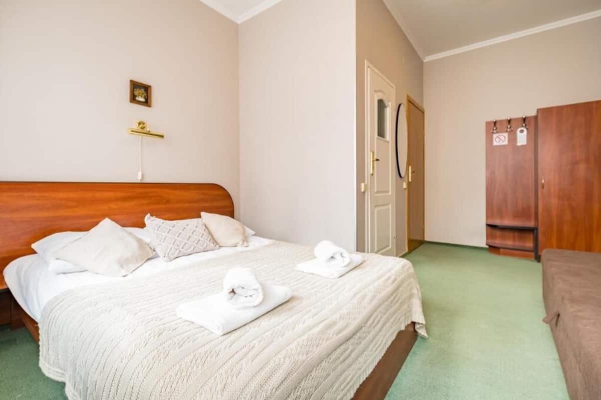 Comfort Double Room | Desk, iron/ironing board, free WiFi