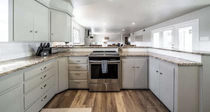 Launch Pad - 4 BR/2.5 BA - Close to Campus