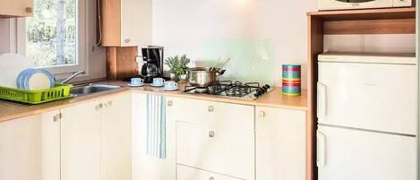 Fridge, microwave, coffee/tea maker, cookware/dishes/utensils