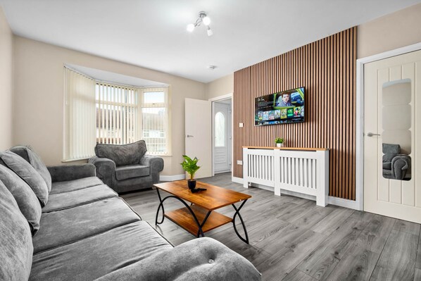 House | Living area | TV - 3br-sleeps6-parking-familyfriendly-nearastonvilla (Birmingham)