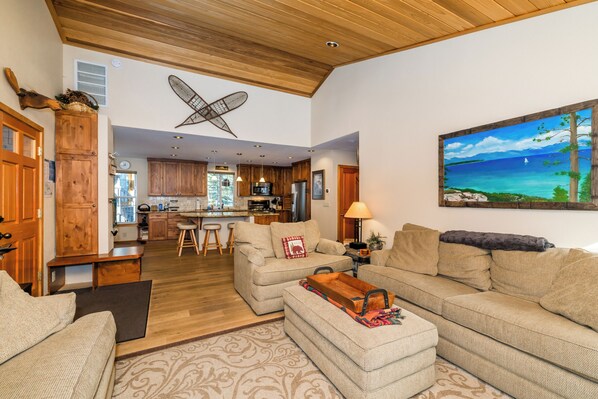 Smart-TV, Kamin, Musikbibliothek, Videothek