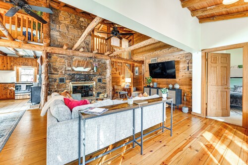 Log Cabin Retreat in Kentucky: Fire Pit & Grill!