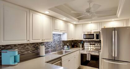 8 Mi to Beach: Modern Condo in Fort Myers!