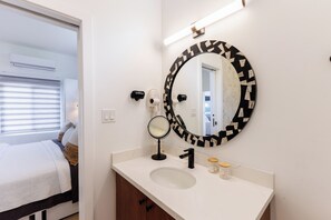 Shower, towels, soap, shampoo - ETTA BEACH VILLA - Chic new luxury beachfront apartment with pool (Tortola)