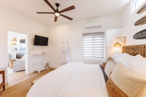 2 bedrooms, in-room safe, iron/ironing board, free WiFi - ETTA BEACH VILLA - Chic new luxury beachfront apartment with pool (Tortola)