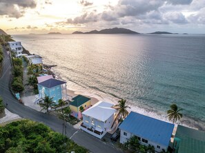 Exterior - ETTA BEACH VILLA - Chic new luxury beachfront apartment with pool (Tortola)
