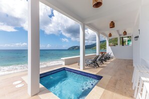 Outdoor pool - ETTA BEACH VILLA - Chic new luxury beachfront apartment with pool (Tortola)