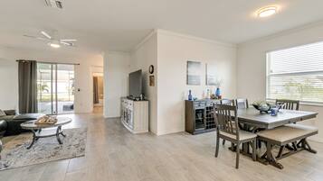 House (3 Bedrooms) | Interior