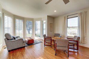 House (5 Bedrooms) | Interior