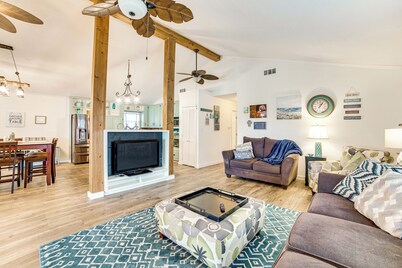 Waterfront Lake Tawakoni Home w/ Yard & Fire Pit