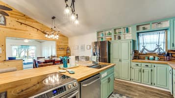 House (2 Bedrooms) | Interior