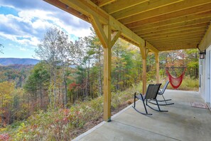 House (3 Bedrooms) | Interior - Fun w/ Family! Mtn-view Gem w/ Fire Pit in Lenoir (Ferguson)